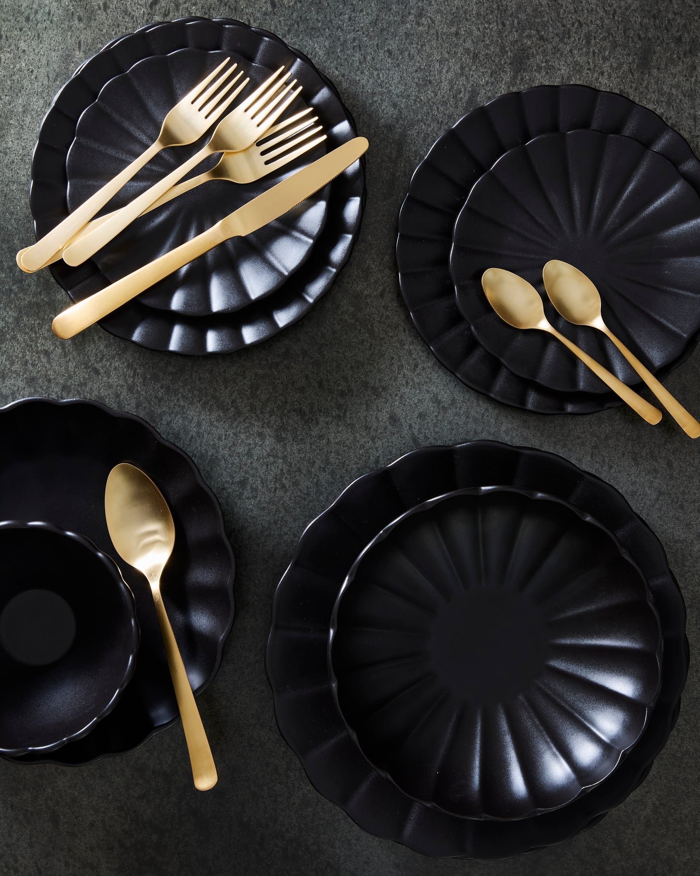 Lafayette Noir Stoneware Salad Bowl, Set of 4 Canvas Home Black, Bowls, Ellen DeGeneres, Lafayette, Lafayette Noir, Noir, Plates, Portugal, Salad Bowl, Scalloped