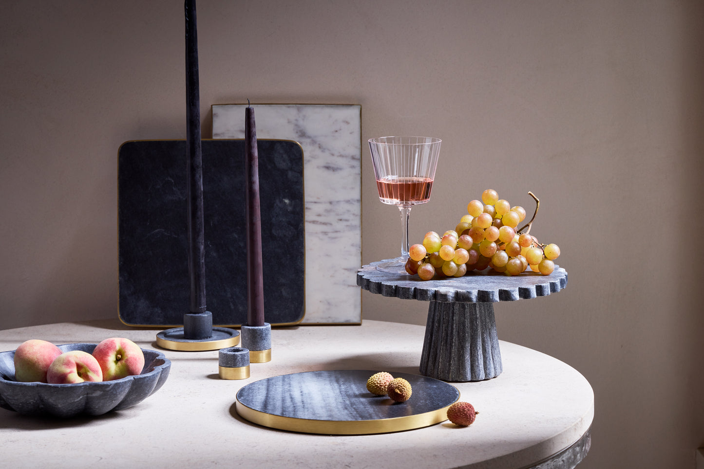 Verona Scalloped Black Marble Cake Stand