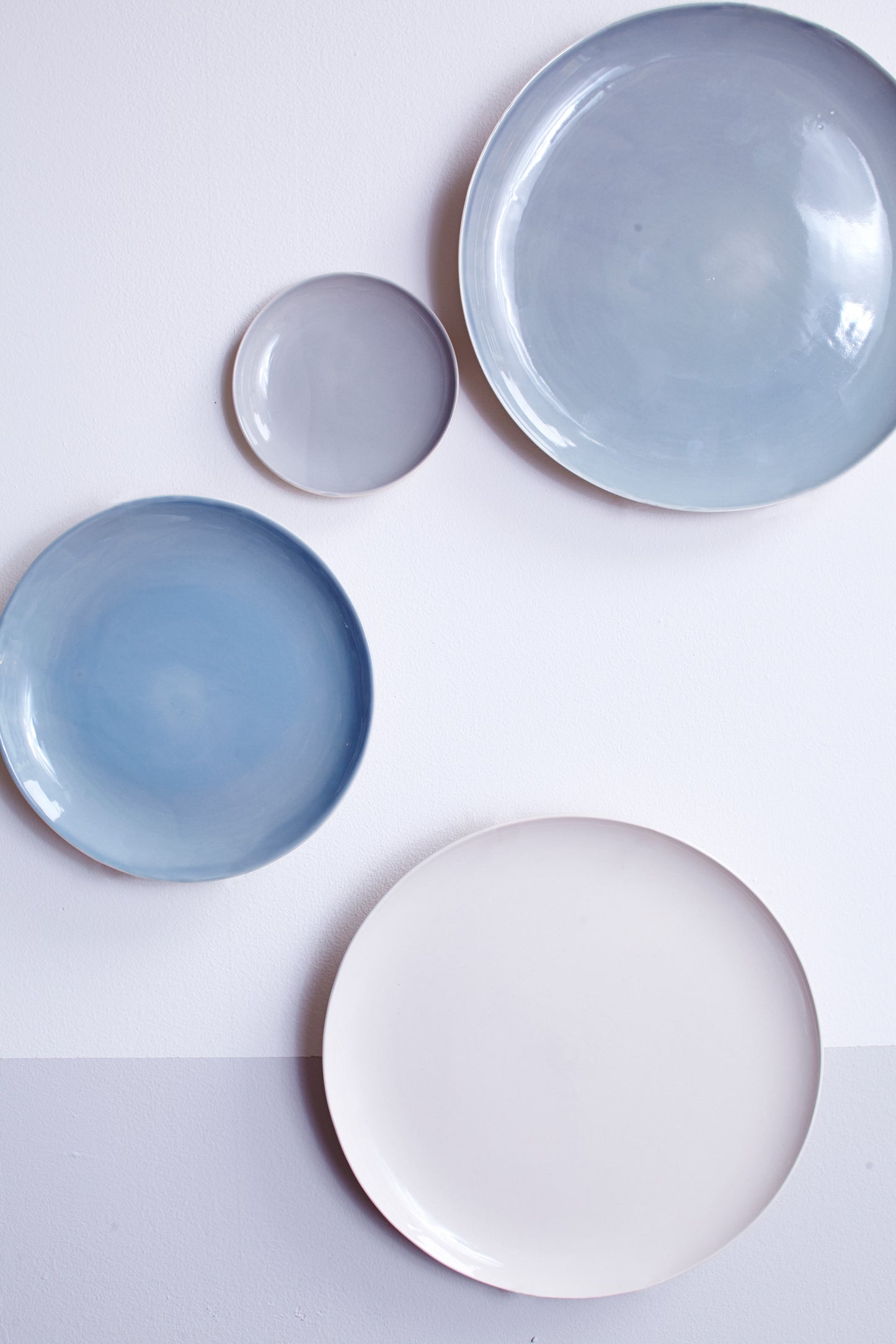 Shell Bisque Blue Porcelain 16 Piece Dinnerware Set, Service For 4