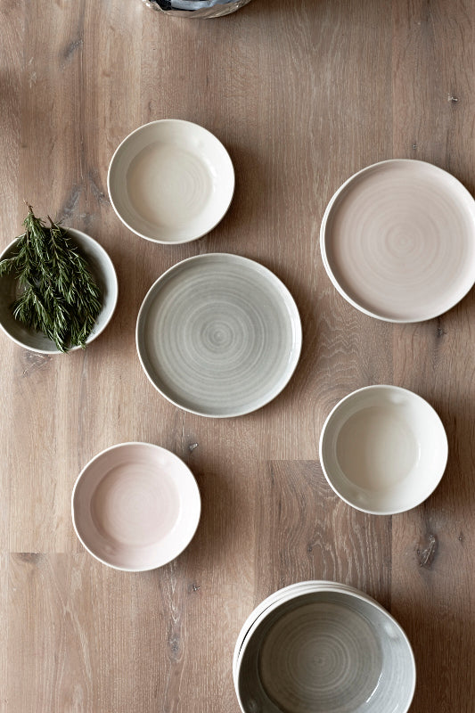 Pinch White Stoneware 16 Piece Dinnerware Set, Service For 4