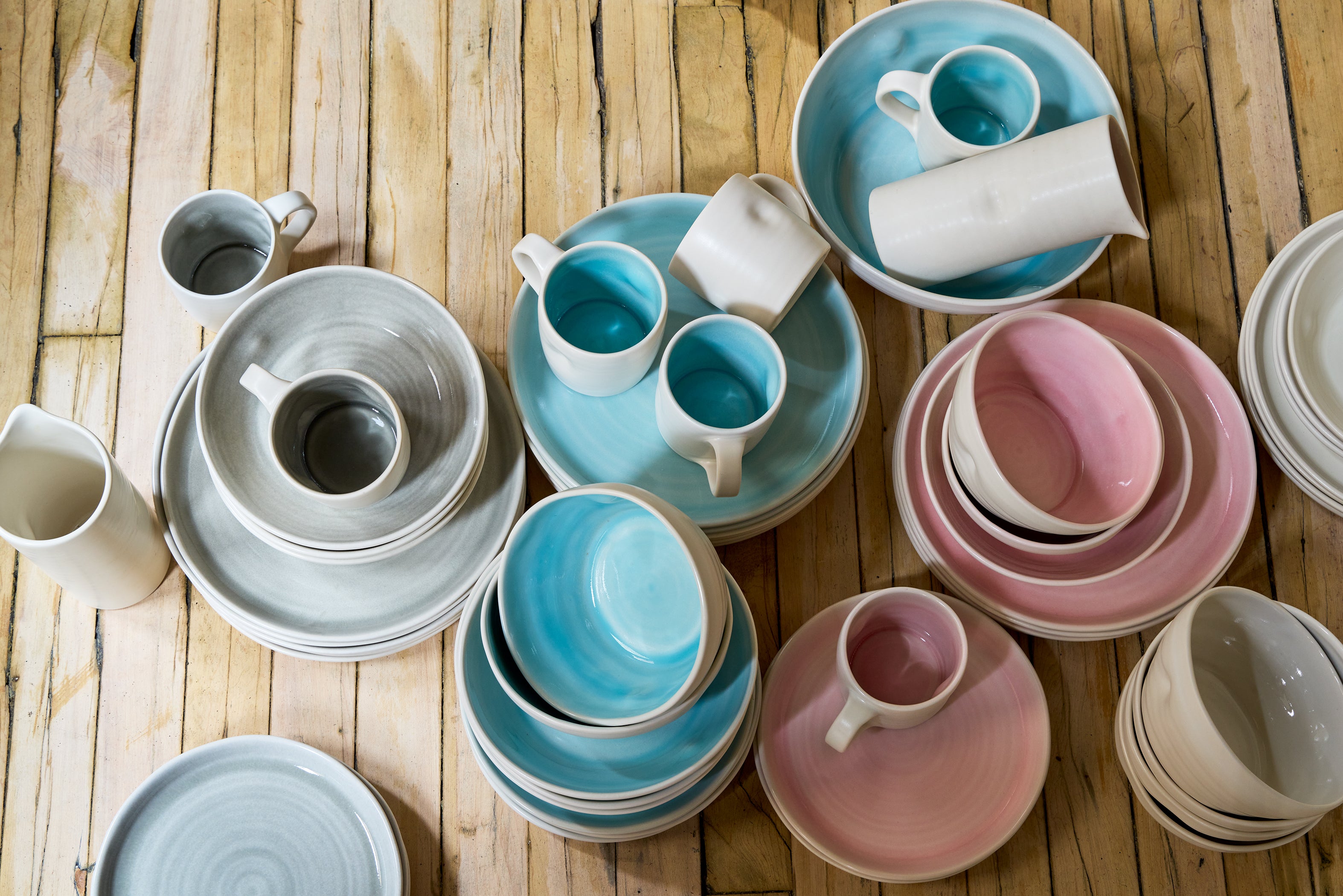 Pinch Pink Stoneware 4 Piece Dinnerware Set, Service For 1