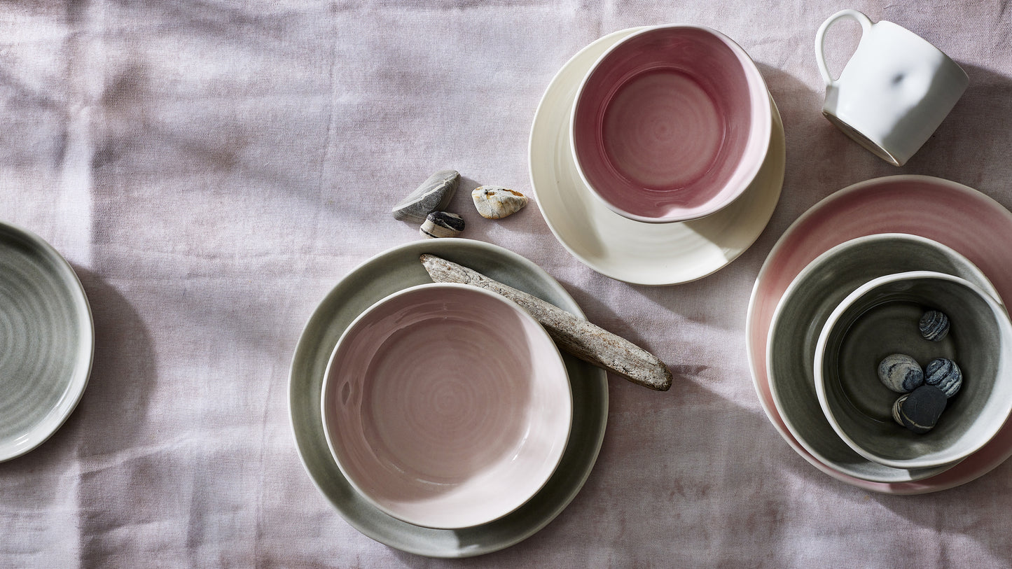 Pinch Pink Stoneware 16 Piece Dinnerware Set, Service For 4