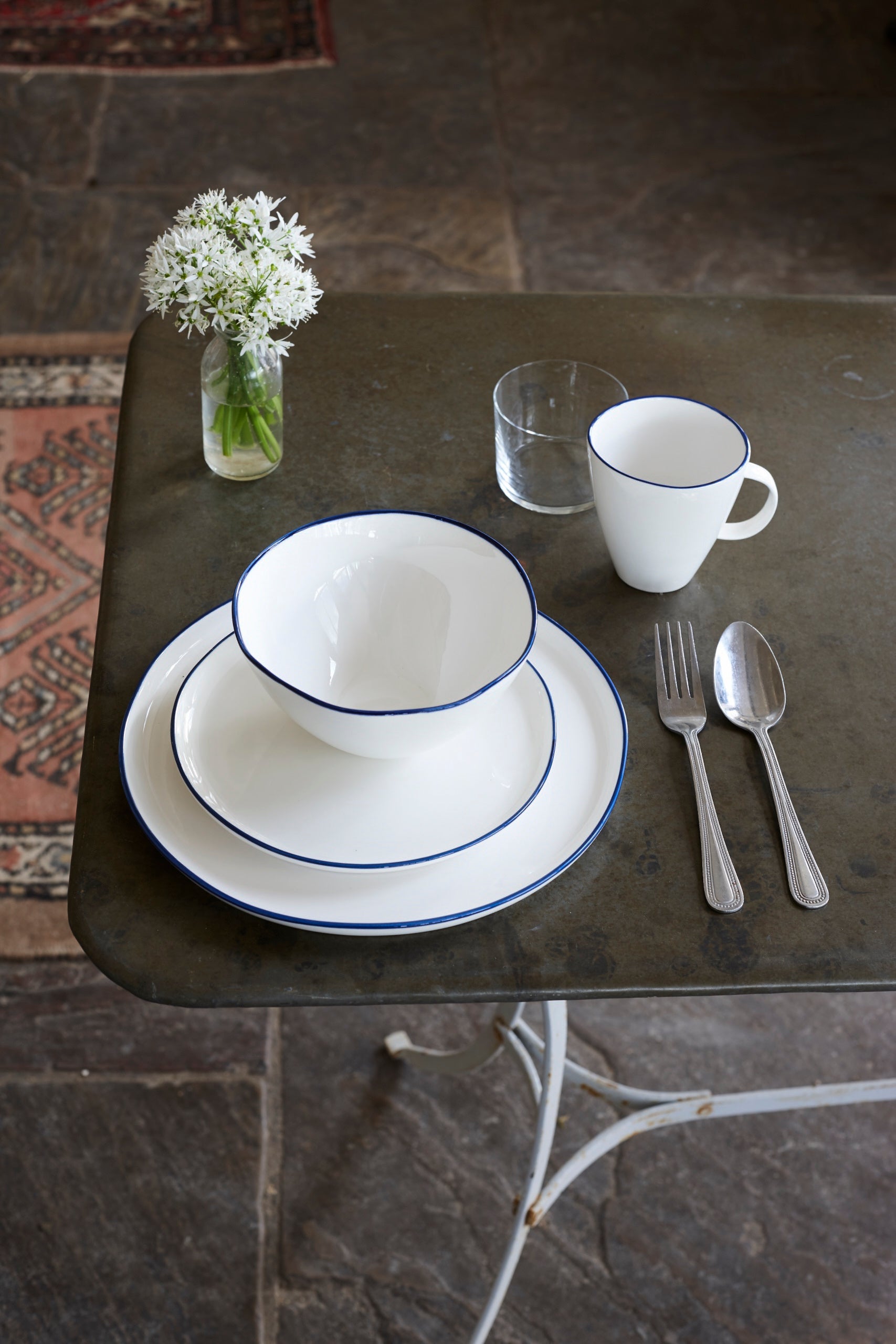 Blue rimmed plates outlet