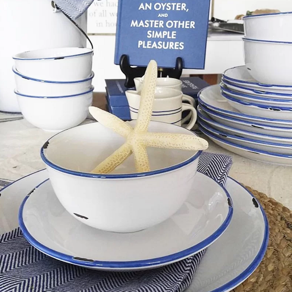 Tinware 16-piece place setting in White/Blue
